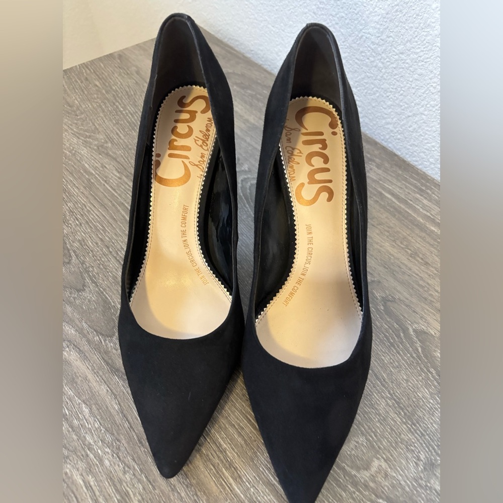 NWOT Circus by Sam Edelman Classic Pointed Heel, Black Suede, Size 10.